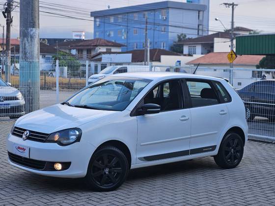 VOLKSWAGEN POLO 1.6 MI SPORTLINE 8V FLEX 4P AUTOMATIZADO VOLKSWAGEN POLO 1.6 MI SPORTLINE 8V FLEX 4P AUTOMATIZADO